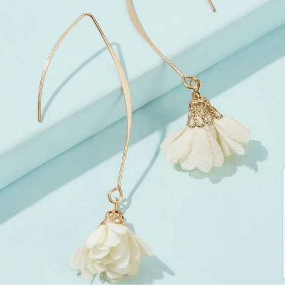 Nikkiwallflower Jewelry - *Hillary** Snowbell Flower Earrings
